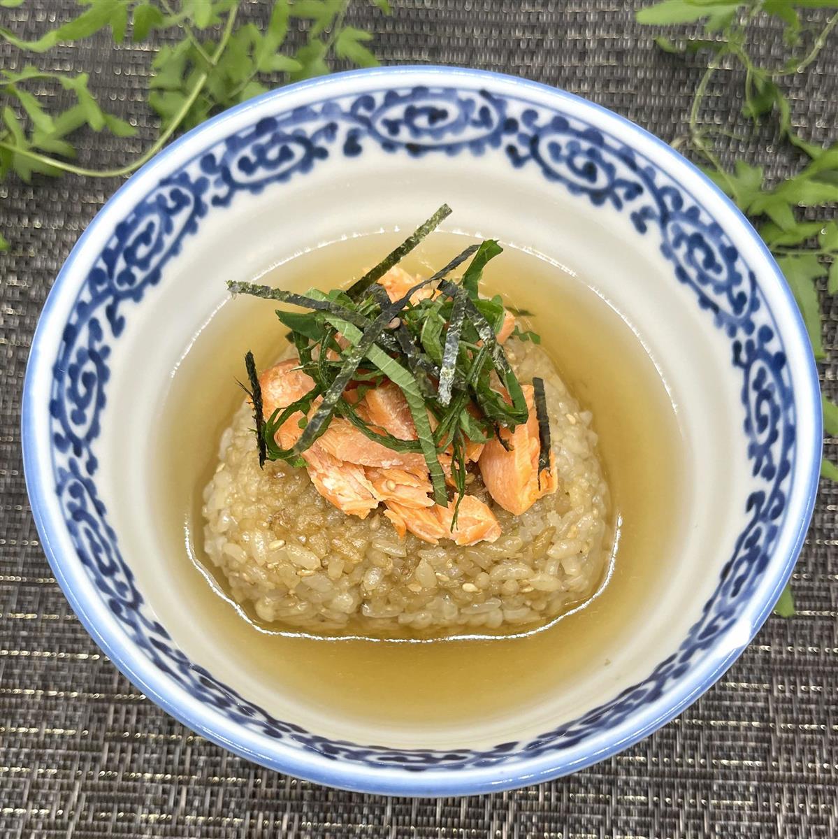 鮭の焼きおにぎり茶漬け