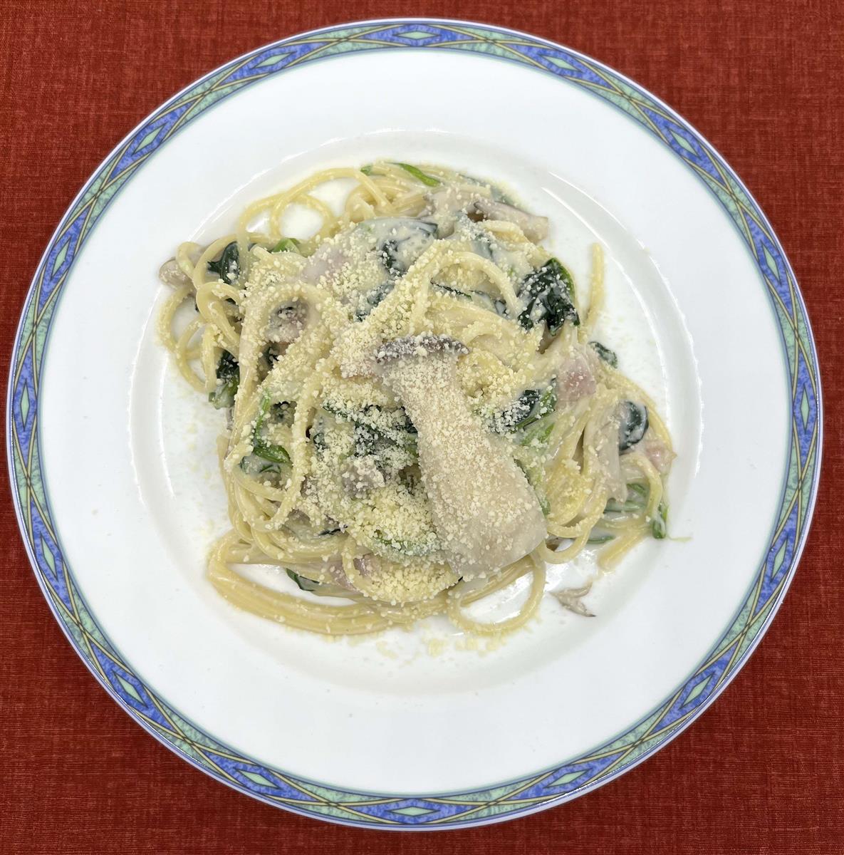 きのことほうれん草のクリームパスタ