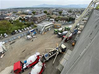 45_ミキサー車とポンプ車の様子