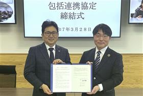 吉本町長（写真左）と柏木公共事業推進本部本部長（写真右）